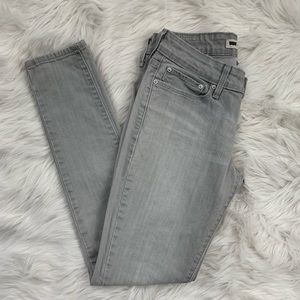 Levi’s Modern Rise Skinny Jeans in Grey Denim 0/25